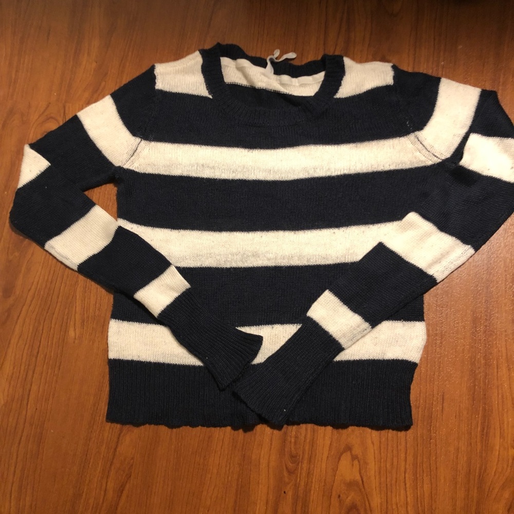 White and black striped sweatshirt